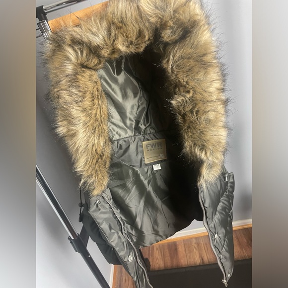 (Sold)Fairweather “Jenny From the Block” Fur Hood Vest. Medium. Only One Left!! - Picture 2 of 4